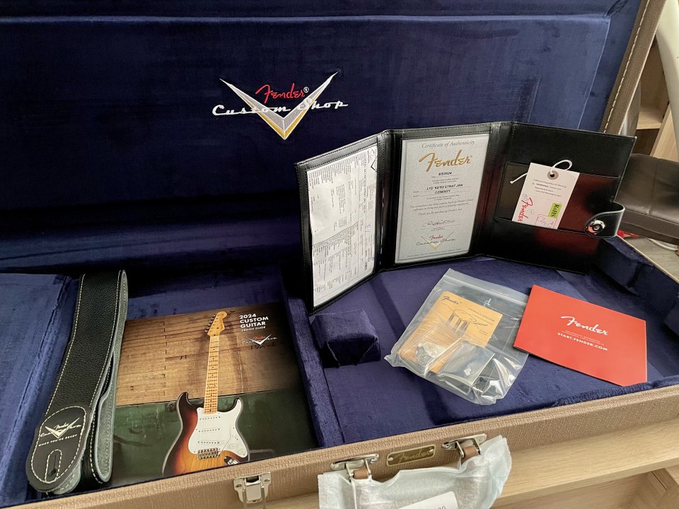 Fender Custom Shop 1962/63 Stratocaster Journeyman Relic Aged Olympic White de segunda mano · Foto 6 de 10 · Madrid · 3700 €