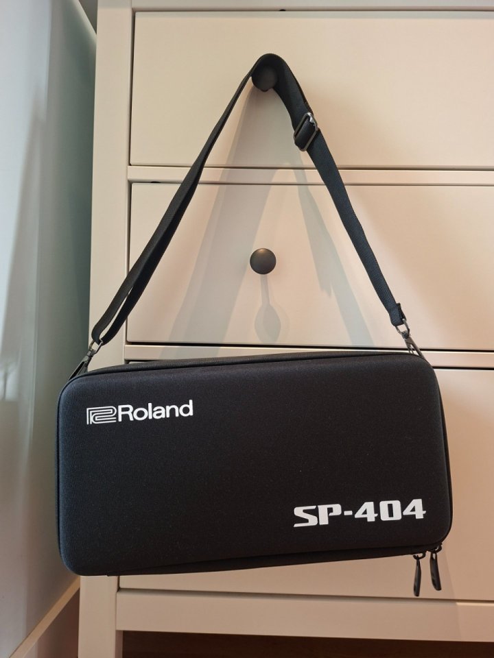 Roland SP 404 (Funda) de segunda mano · Foto 2 de 9 · Madrid · 40 €