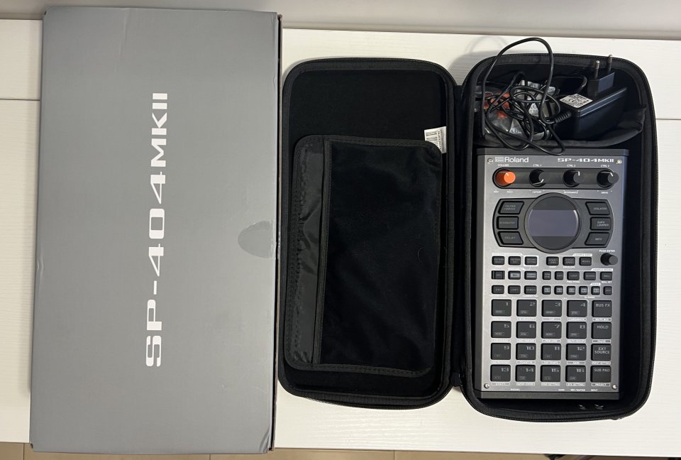 Roland SP-404 MKII + EXTRAS