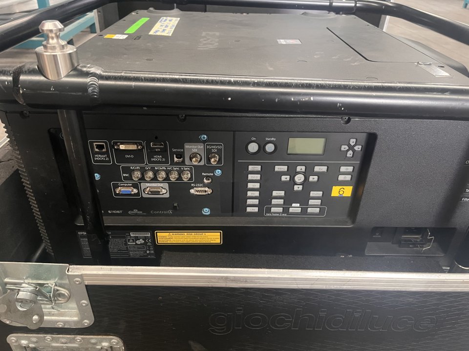 Proyector Epson 25k con Lente de segunda mano · Foto 2 de 5 · Burgos · 11000 €