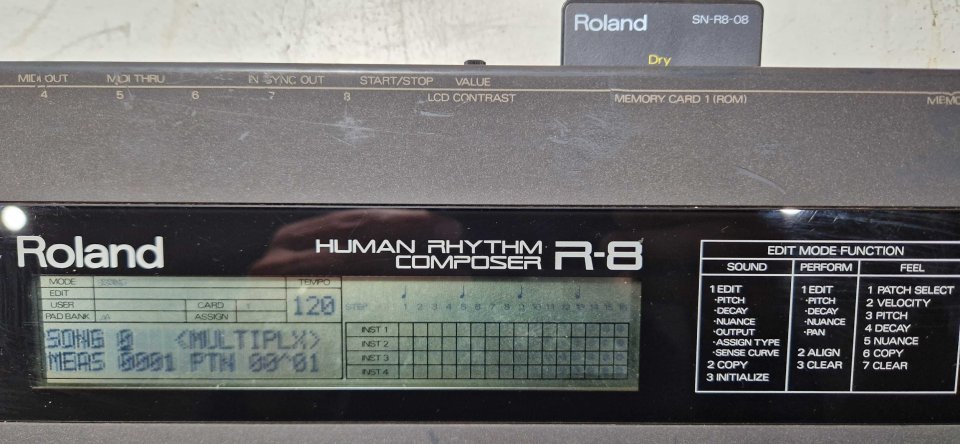 Roland R-8 con PSU original y 4 ROM