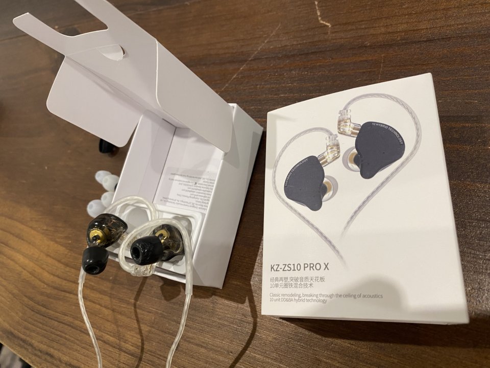 In ears KZ 10 pro x de segunda mano · Foto 1 de 4 · Madrid · 35 €