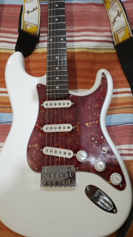 Squier Sonic + Pastillas Mex Standard + Mastil Cambiado