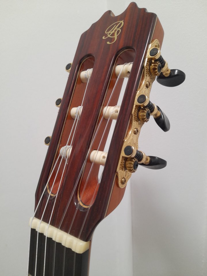 Flamenca x guitarra o amplificador de segunda mano · Foto 2 de 9 · Cádiz
