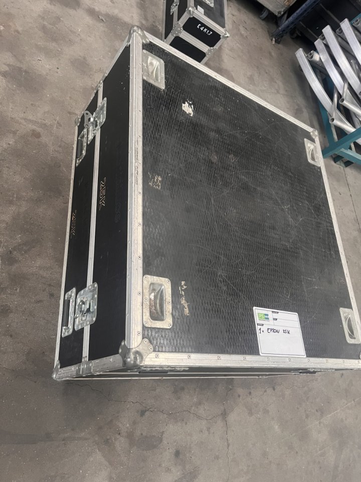Proyector Epson 25k con Lente de segunda mano · Foto 3 de 5 · Burgos · 11000 €