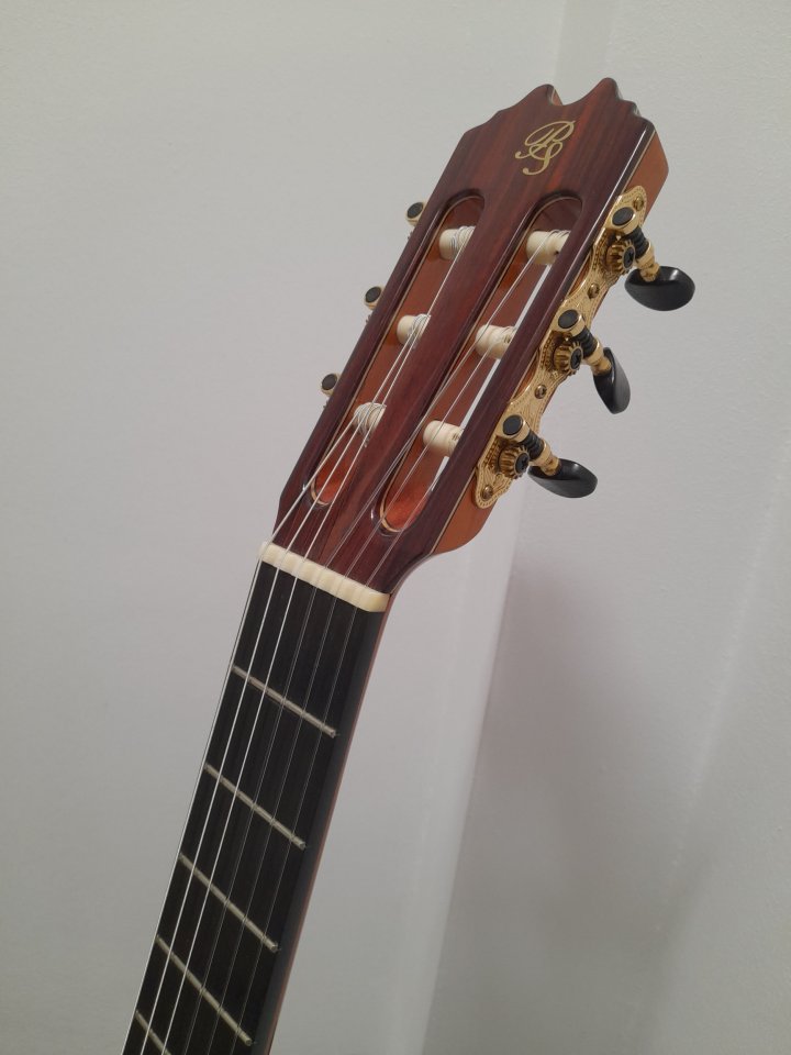 Flamenca x guitarra o amplificador de segunda mano · Foto 3 de 9 · Cádiz