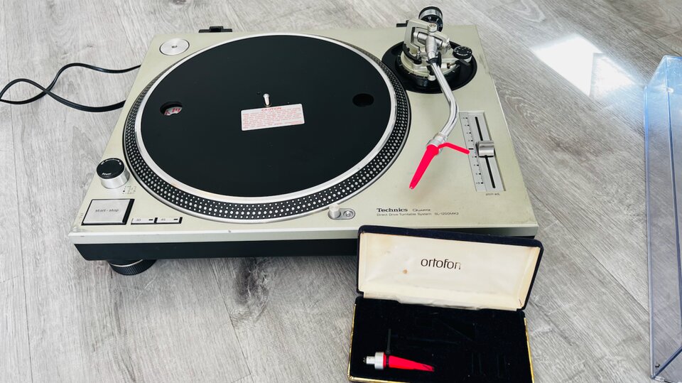 Vendo Technics SL-1200 MK2 + Agujas Ortofon DJ – Estado excelente