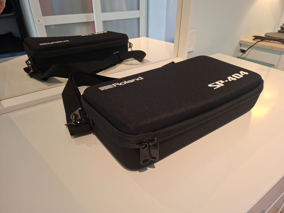 Roland SP 404 (Funda) de segunda mano · Foto 7 de 9 · Madrid · 40 €