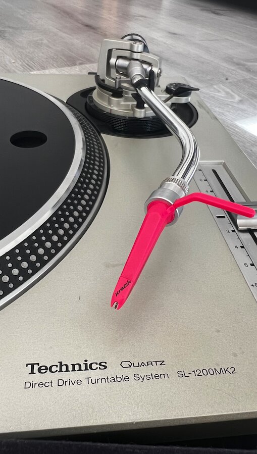 Vendo Technics SL-1200 MK2 + Agujas Ortofon DJ – Estado excelente de segunda mano · Foto 3 de 8 · Madrid · 799 €