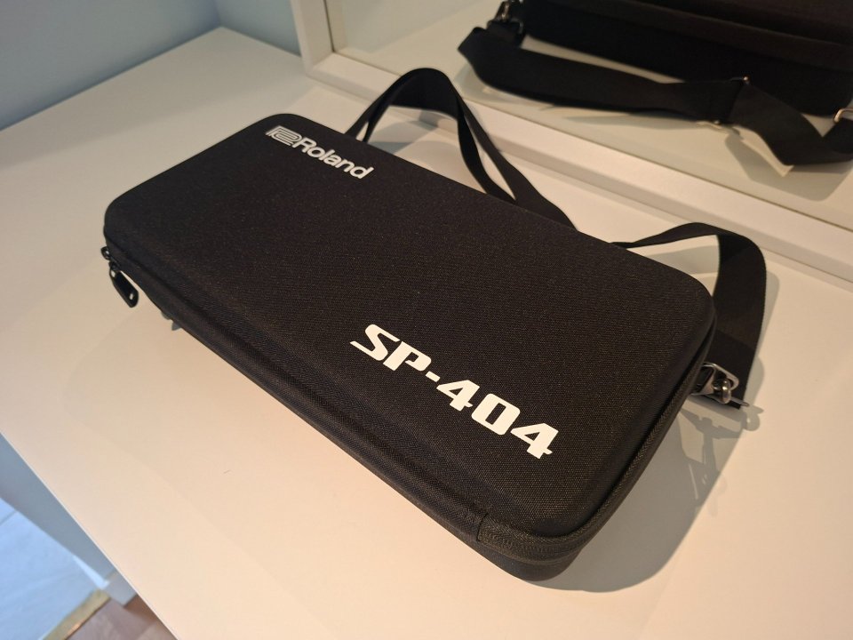 Roland SP 404 (Funda) de segunda mano · Foto 8 de 9 · Madrid · 40 €