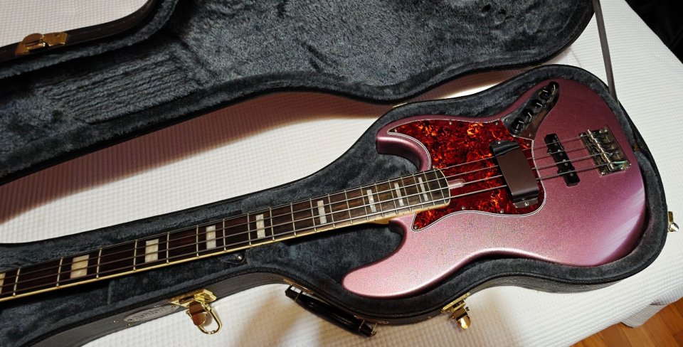 Sire Marcus Miller V7 Burgundy con muchos extras de segunda mano · Foto 2 de 10 · Lugo · 395 €