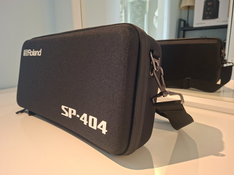 Roland SP 404 (Funda) de segunda mano · Foto 9 de 9 · Madrid · 40 €