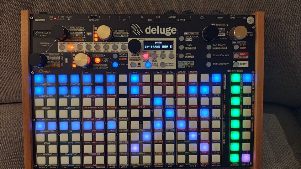 Synthstrom Deluge + extras de segunda mano · Foto 1 de 10 · Asturias · 999 €