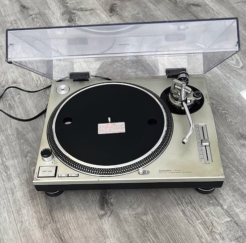 Vendo Technics SL-1200 MK2 + Agujas Ortofon DJ – Estado excelente de segunda mano · Foto 6 de 8 · Madrid · 799 €