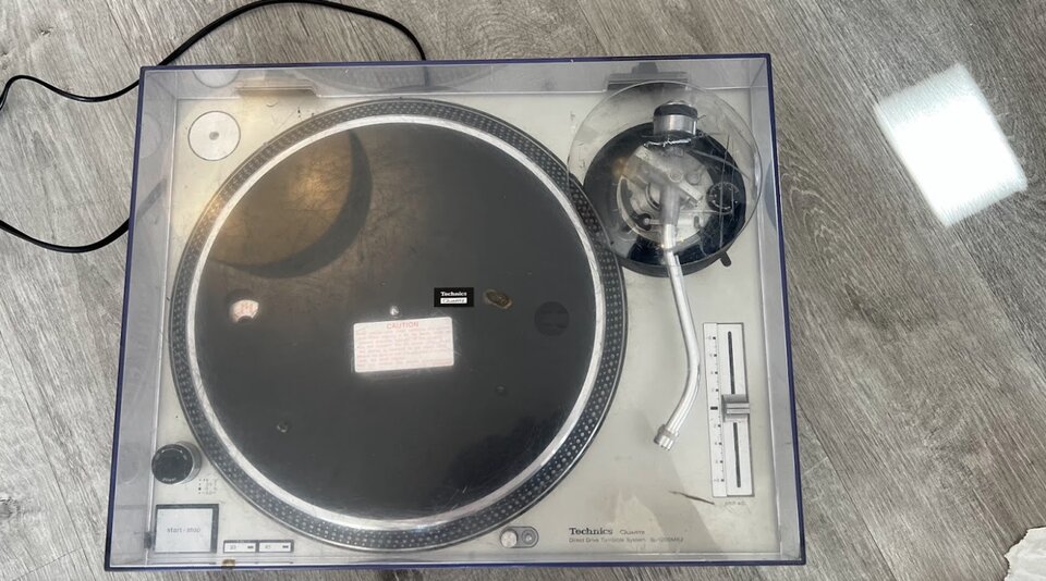 Vendo Technics SL-1200 MK2 + Agujas Ortofon DJ – Estado excelente de segunda mano · Foto 7 de 8 · Madrid · 799 €