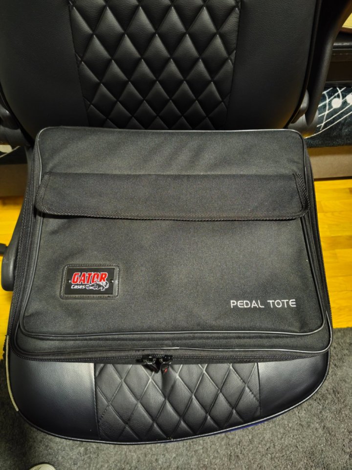 Maleta pedales con alimentador gator