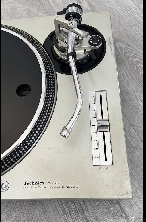 Vendo Technics SL-1200 MK2 + Agujas Ortofon DJ – Estado excelente de segunda mano · Foto 8 de 8 · Madrid · 799 €