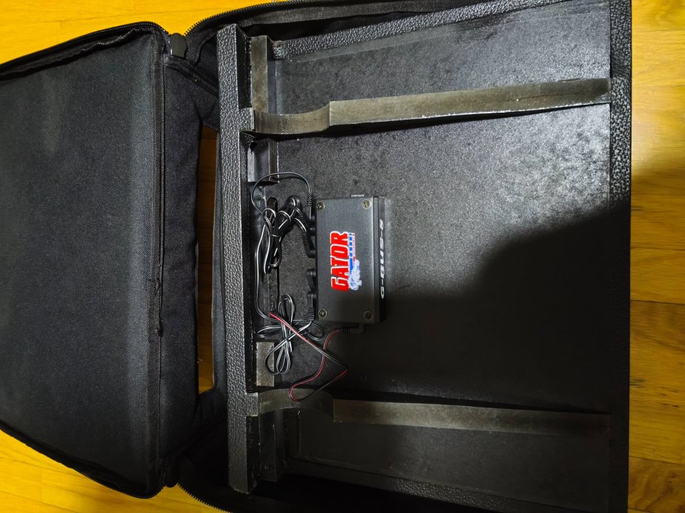 Maleta pedales con alimentador gator