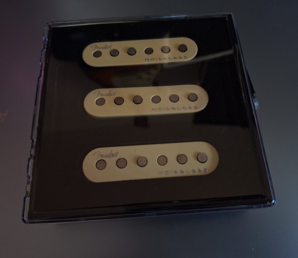 Pastillas Fender Noiseless ultra vintage de segunda mano · Foto 3 de 3 · Las Palmas · 100 €