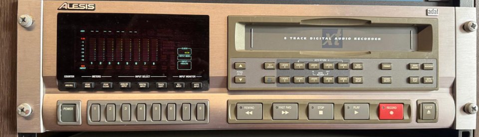 Alesis ADAT XT + Mando LRC Original + 7 Cintas Quantegy DM60 Vírgenes de segunda mano · Foto 3 de 6 · Barcelona · 280 €