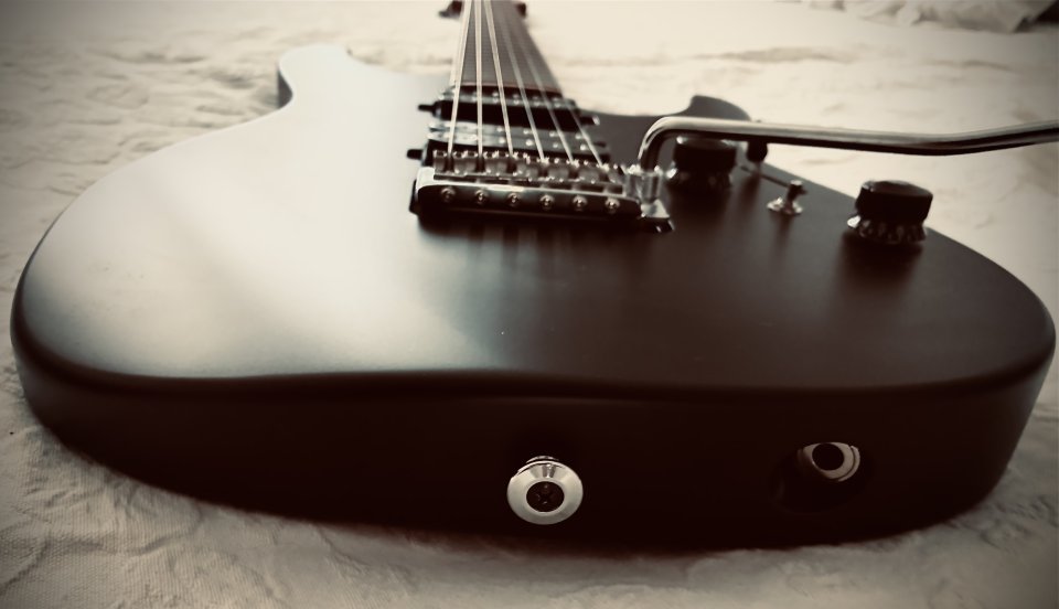 Ibanez AZ2402 – Negra mate – Impecable de segunda mano · Foto 1 de 10 · Madrid