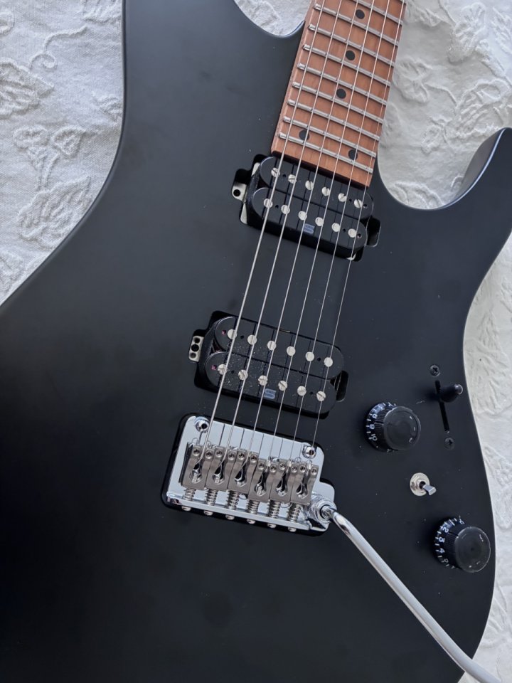 Ibanez AZ2402 – Negra mate – Impecable de segunda mano · Foto 2 de 10 · Madrid