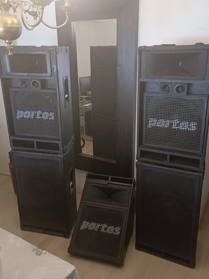 Equipo PA Altavoces, mesa y ecualizadores.