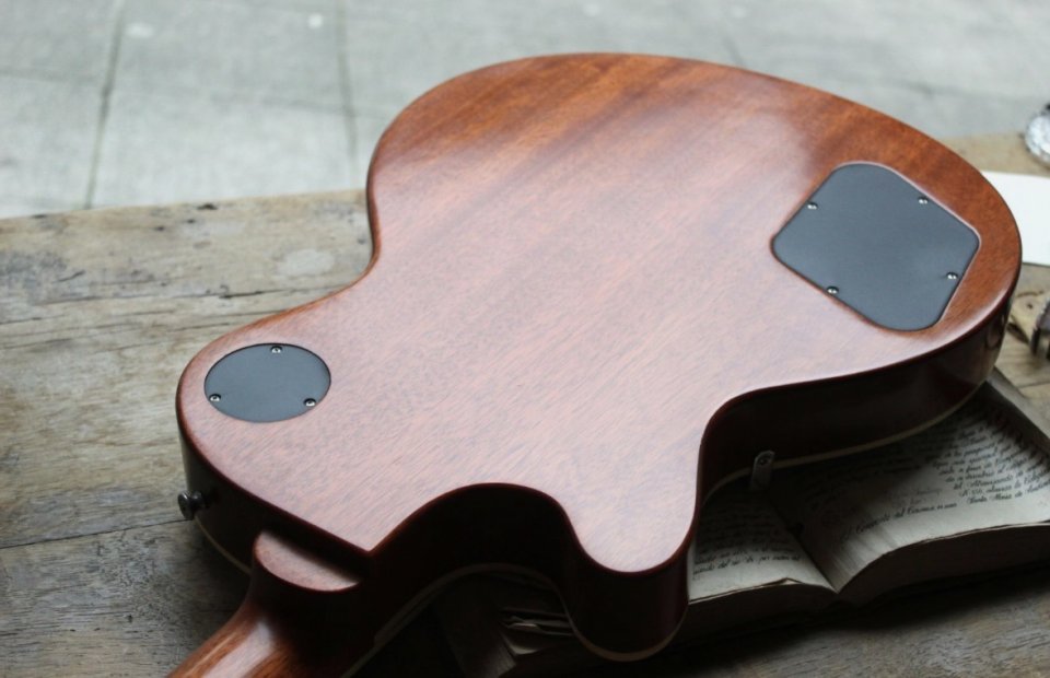 CAMBIO EASTMAN SB58/TV Fade Blue Limited Edition, HARDCASE, 3, 75 KG de segunda mano · Foto 5 de 10 · A Coruña · 1989 €