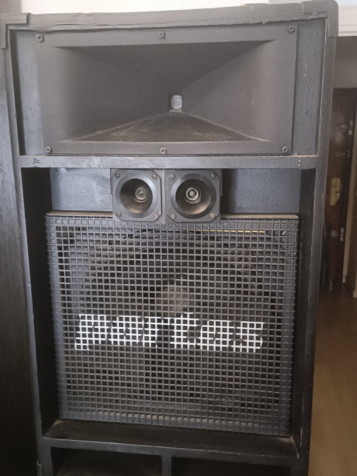 Equipo PA Altavoces, mesa y ecualizadores.