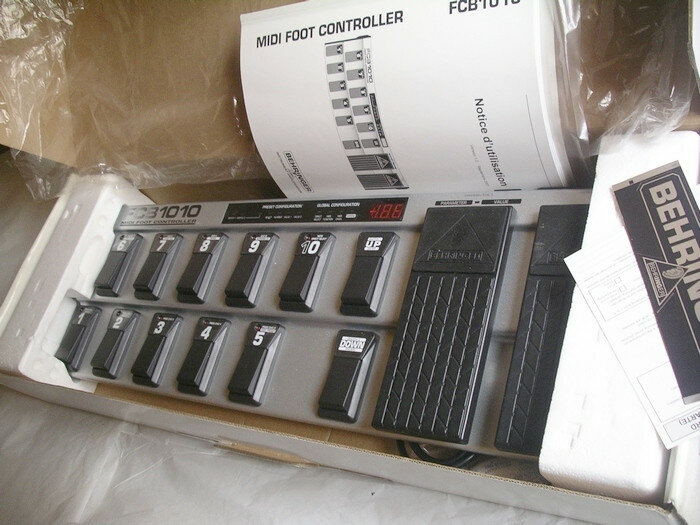 Pedalera controladora midi Behringer fcb1010