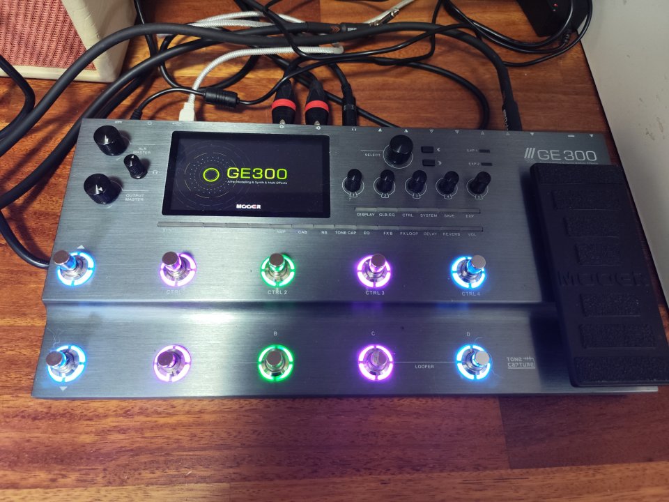 Mooer GE300 + Funda de segunda mano · Foto 2 de 6 · A Coruña · 360 €