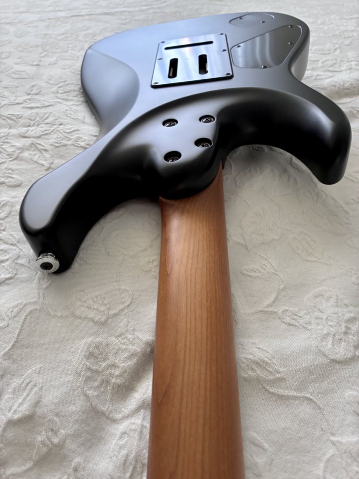 Ibanez AZ2402 – Negra mate – Impecable de segunda mano · Foto 9 de 10 · Madrid