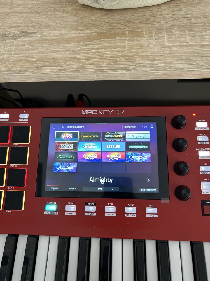 akai MPC keys 37 tiene unos meses
