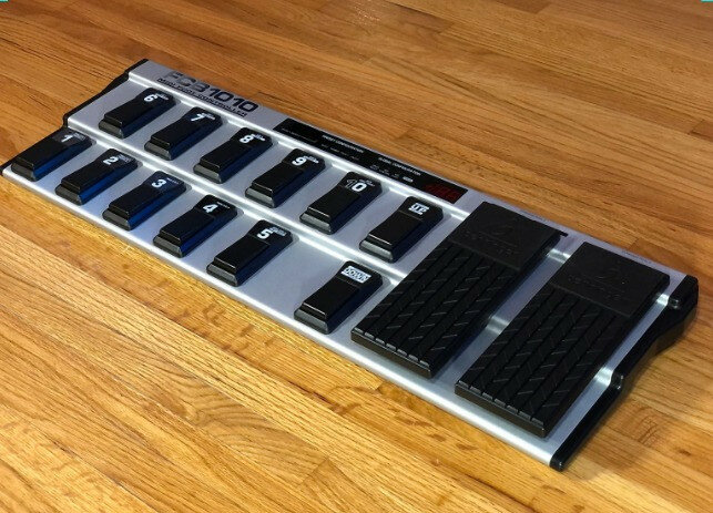 Pedalera controladora midi Behringer fcb1010