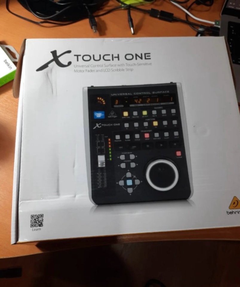Controlador Behringer X-Touch One de segunda mano · Foto 1 de 4 · Madrid · 90 €