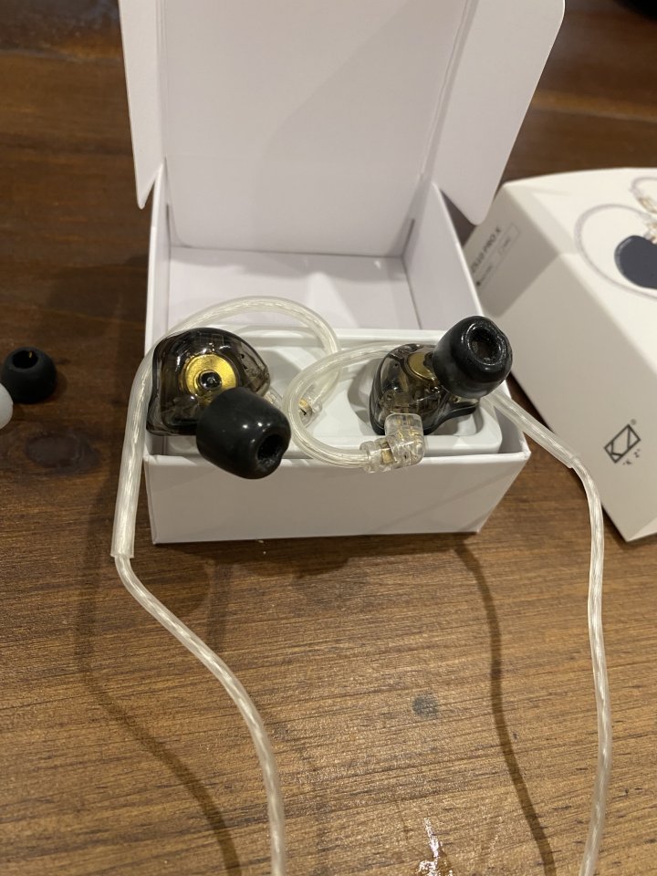 In ears KZ 10 pro x de segunda mano · Foto 3 de 4 · Madrid · 35 €