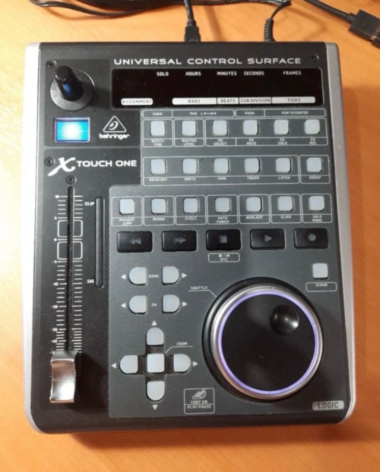 Controlador Behringer X-Touch One de segunda mano · Foto 3 de 4 · Madrid · 90 €