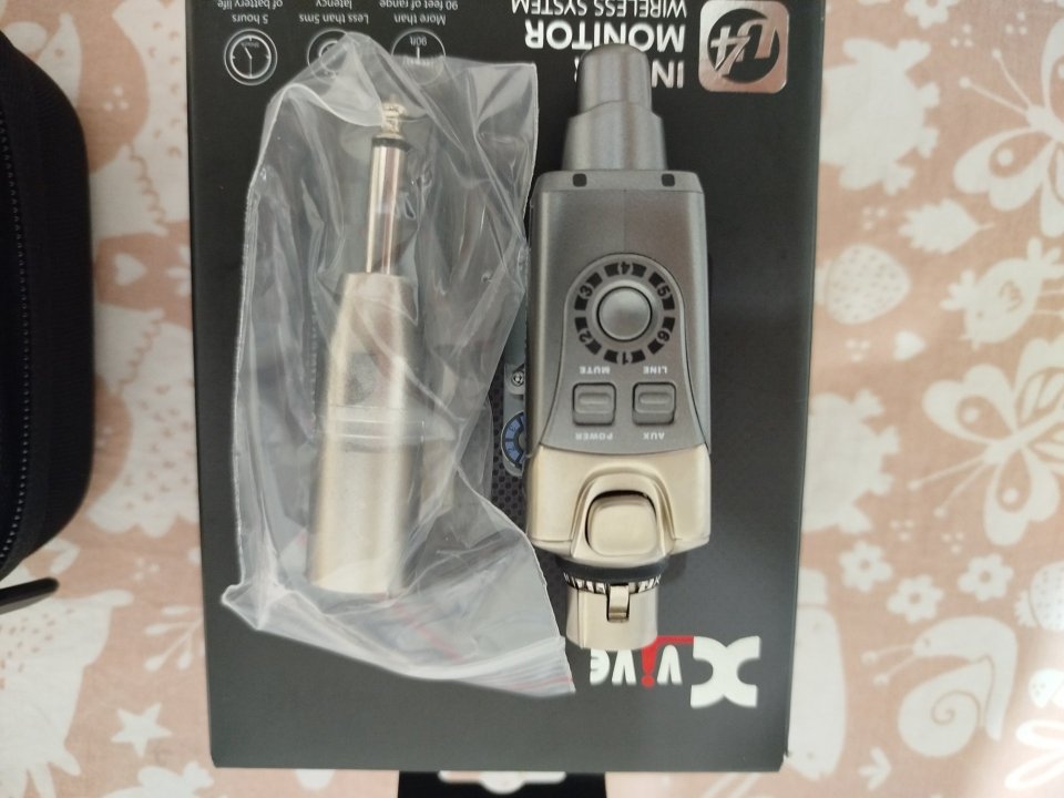 sistema Inear Xvive U4 de segunda mano · Foto 4 de 5 · Madrid · 165 €