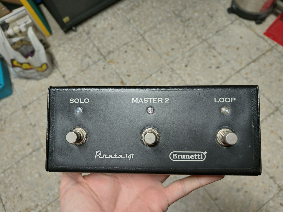 O CAMBIO Brunetti pirata 141