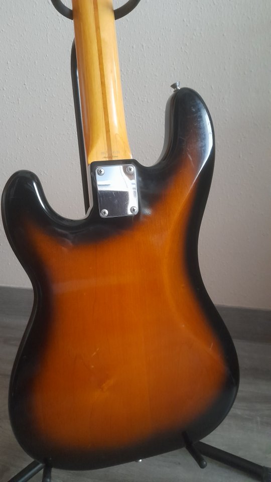 Vendo Fender Precision MIJ 1993-94.