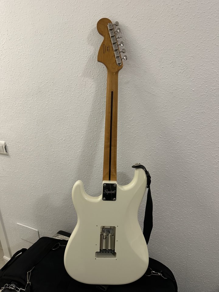 Vendo o cambio Squier Stratocaster Classic Vibe 70s