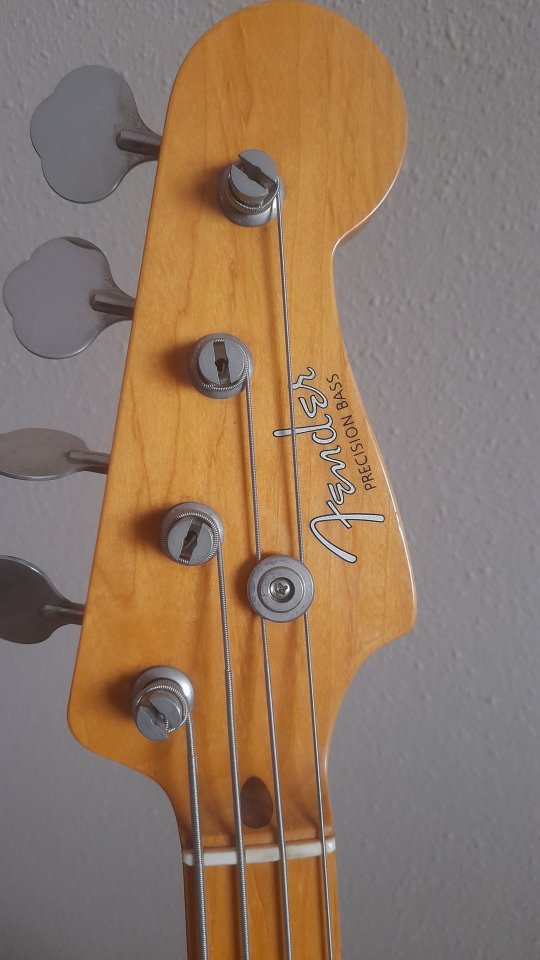 Vendo Fender Precision MIJ 1993-94.
