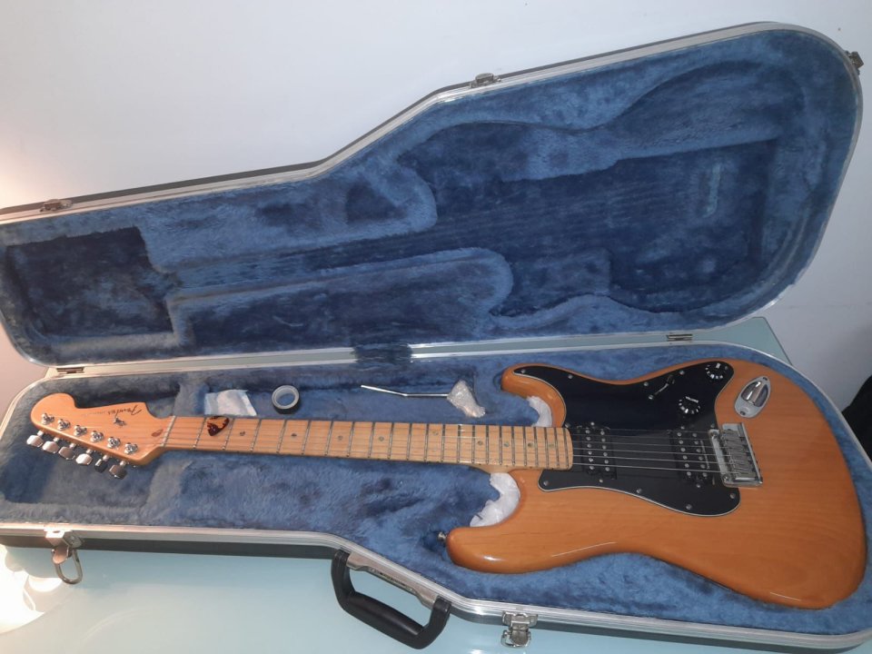 Cambio Fender Stratocaster Ash Deluxe (2004) por Gibson SG de segunda mano · Foto 3 de 10 · Murcia