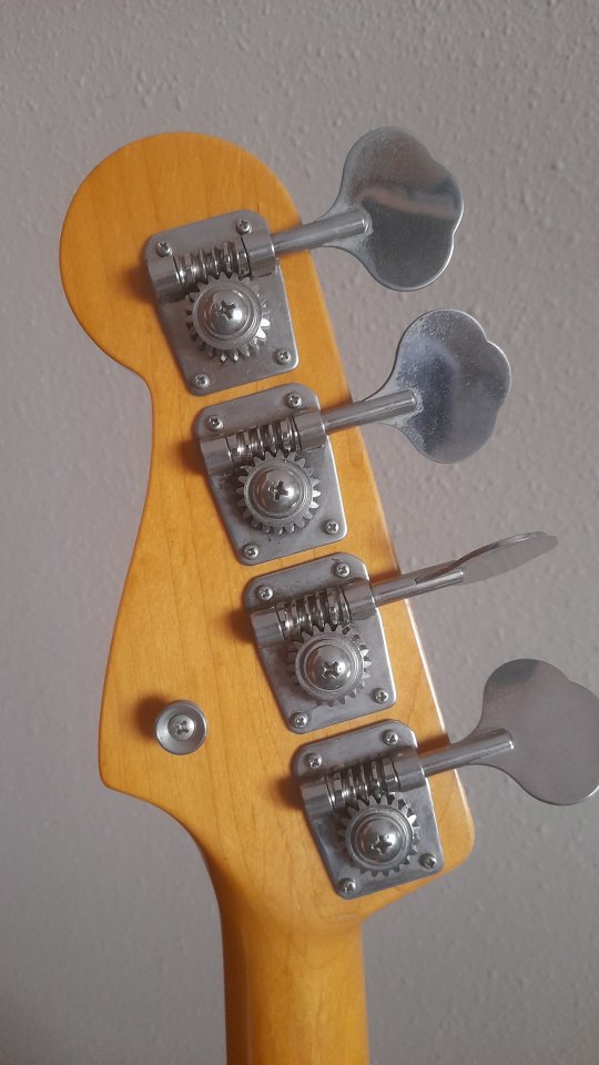 Vendo Fender Precision MIJ 1993-94.