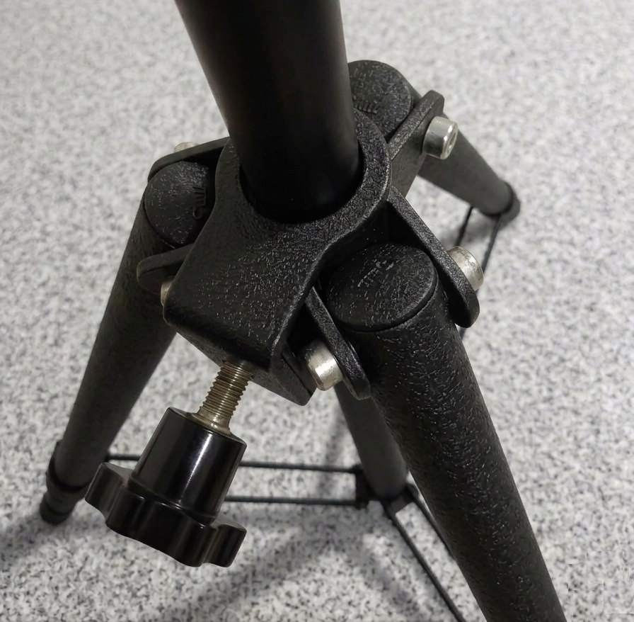 Pareja de trípodes GUIL plegables para altavoces de segunda mano · Foto 6 de 6 · Cantabria · 145 €