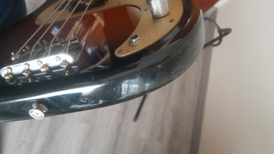 Vendo Fender Precision MIJ 1993-94.