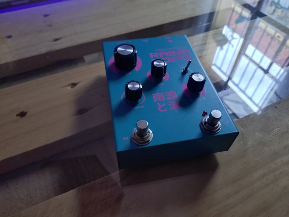 Pedal delay estéreo Dreadbox Raindrops