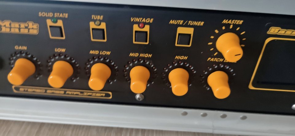 Markbass Multiamp S con maleta y pedal de cambio de presets de segunda mano · Foto 1 de 10 · Barcelona · 580 €