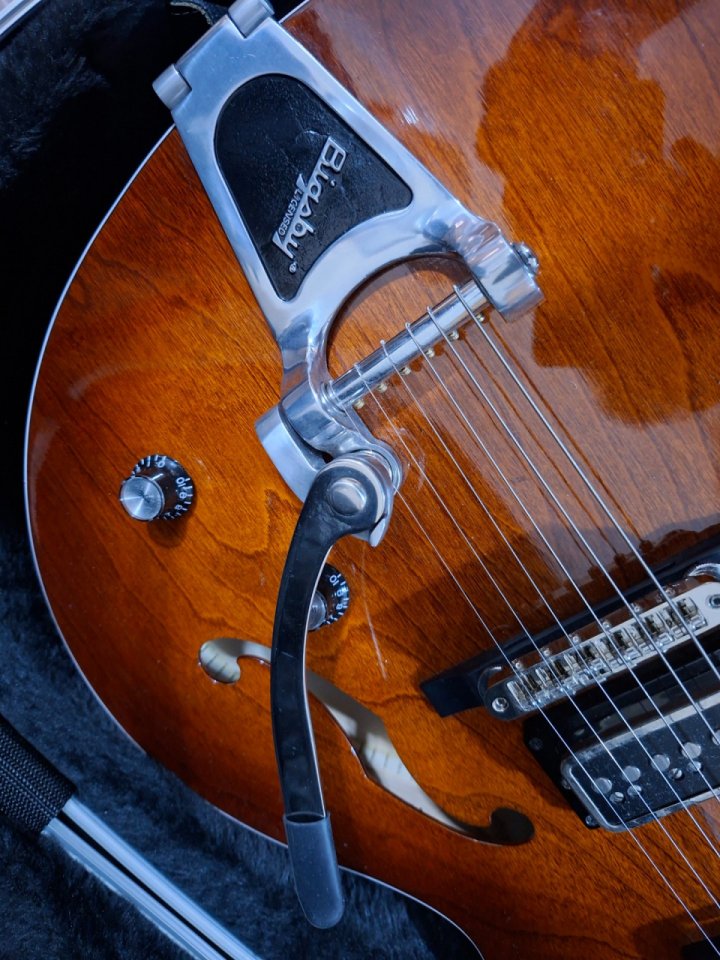 Godin 5th Avenue Uptown T-Armond (Havana Burst) - ¡Estado Impecable! de segunda mano · Foto 9 de 9 · Cádiz · 1300 €