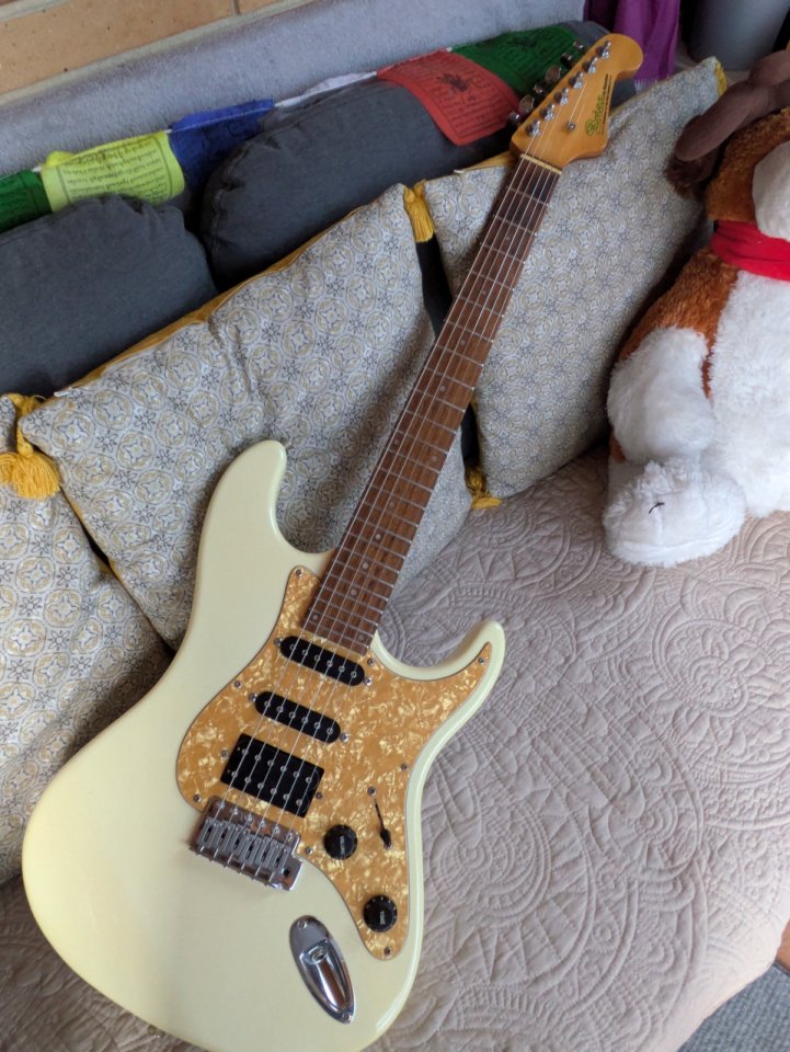 Brian by Bacchus Stratocaster escala 24,75", 24 trastes